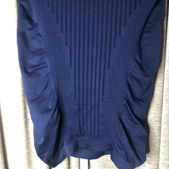 Athleta Blue Short Sleeve Rouched Compression Athletic Top Size Extra Small - Picture 11 of 11